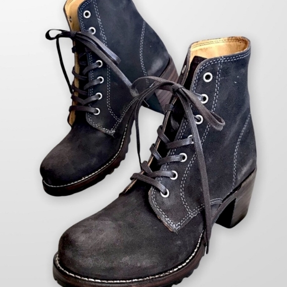 Frye Shoes - Frye Sabrina 6G Lace  Up Combat Boot